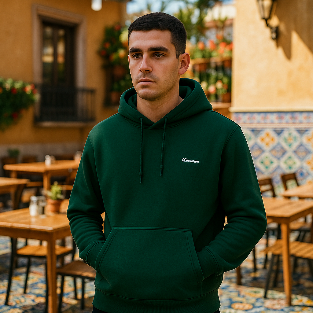 Sudadera con Capucha Verde con Detalle de Logo Sutil